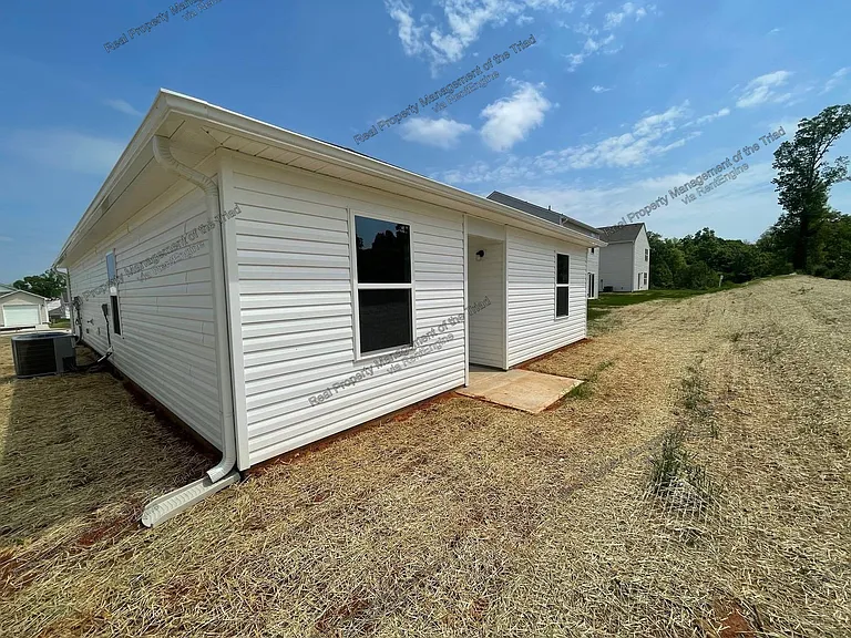 305 Pearson Dr — Photo 10