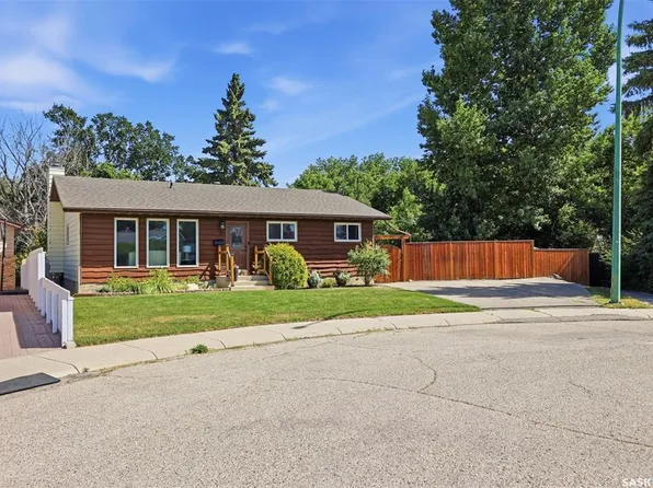 19 Nash PLACE, Saskatoon, SK S7M 4H9