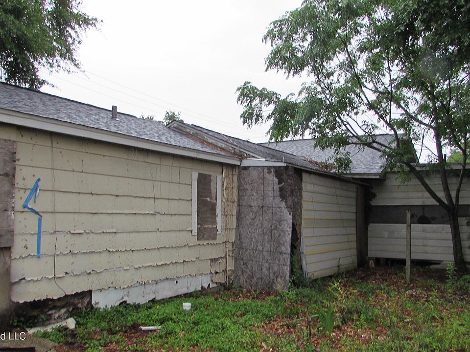 2nd image of 2405 23rd St