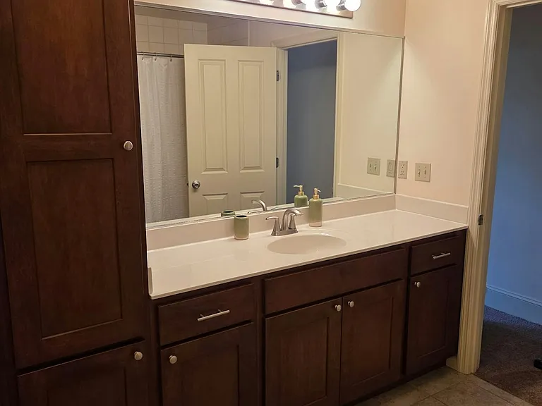 2nd Floor Bathroom