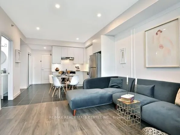 2490 Old Bronte Rd #318, Oakville, ON L6M 0Y5