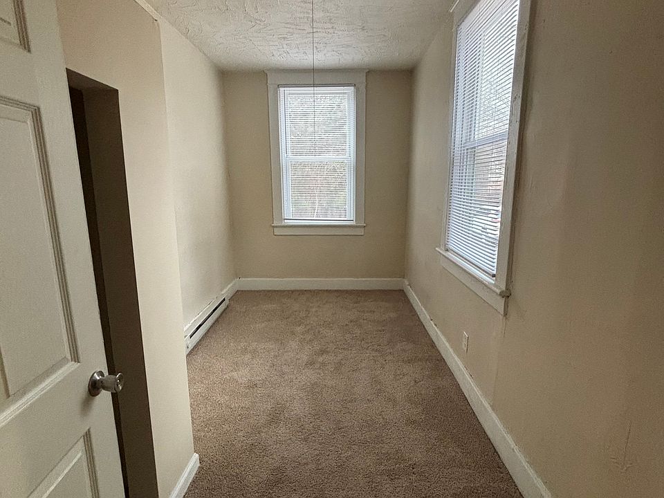 128 College Cir Apt 4 - Photo 5_03172026