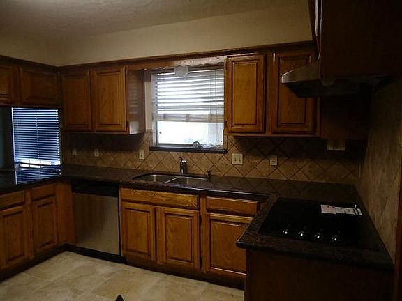 4th image of 1702 Hilton Head Dr