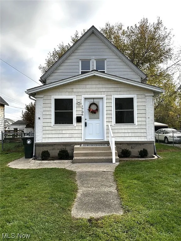 1736 Roosevelt Ave NE photo 1