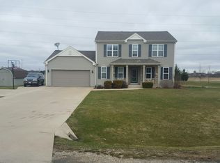 N77W27970 Garnet Ct, Hartland, WI 53029