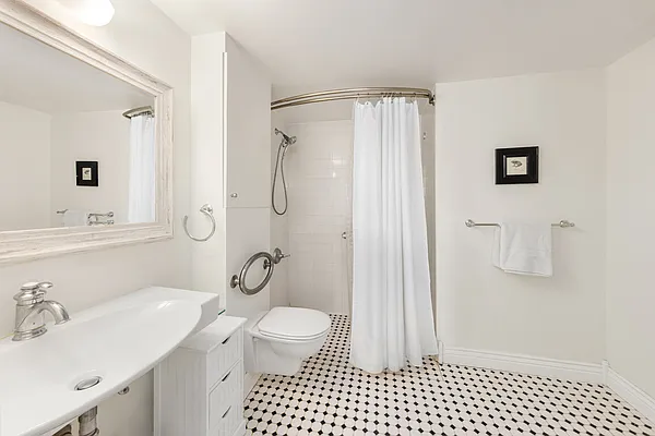 Sold by OFFICIAL | media 15