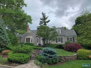 375 Beechwood Rd, Ridgewood, NJ 07450