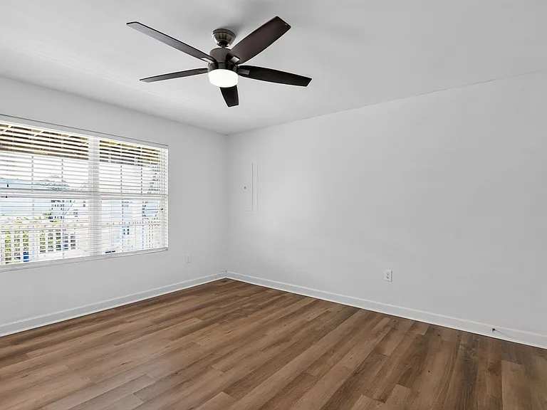 9609 Bay St #19 — Photo 22