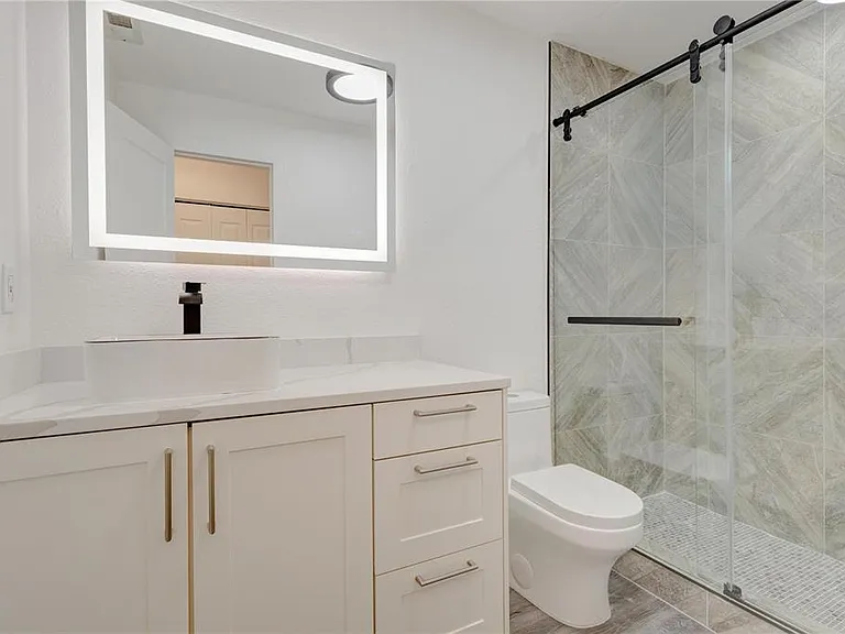 2261 S Flagler Ave — Photo 12