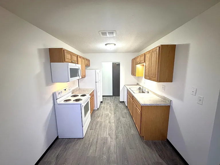 Fairway Woods Apartments — Photo 12