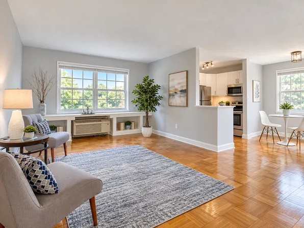 1624 W Abingdon Dr APT 202, Alexandria, VA 22314