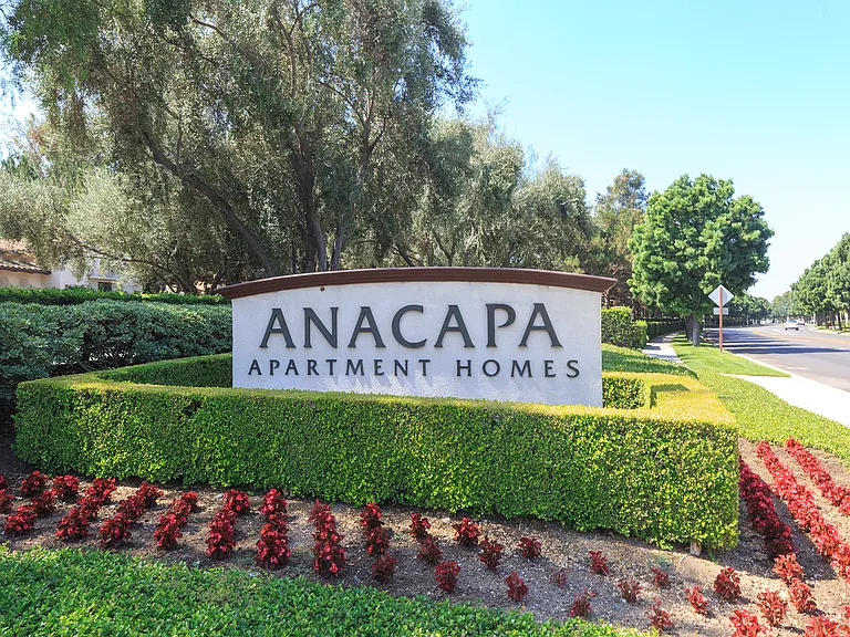 Anacapa Apartment Homes — Photo 16