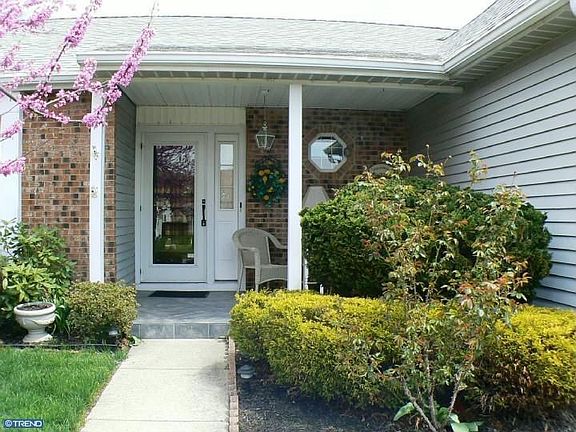 4th image of 152 Lakebridge Dr