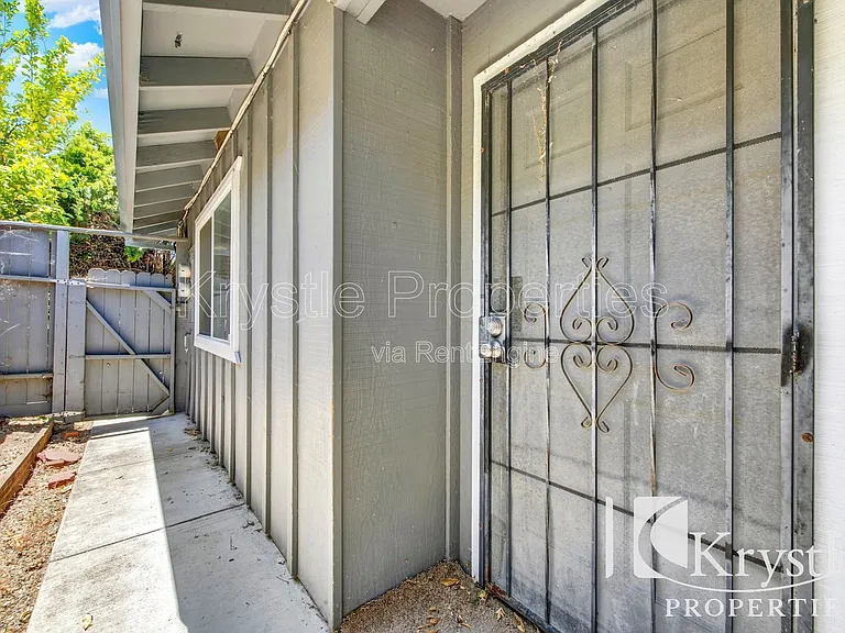 544 Fleming Ave E — Photo 7
