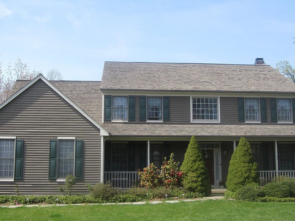 4 BR, 2.5 BA colonial on Somerset Lake.