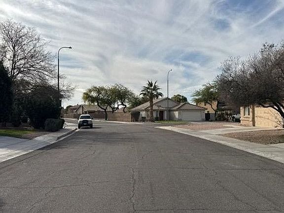 5th image of 532 W Myrtle Dr