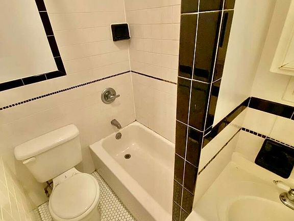 4th image of 42 W 72nd St APT 2