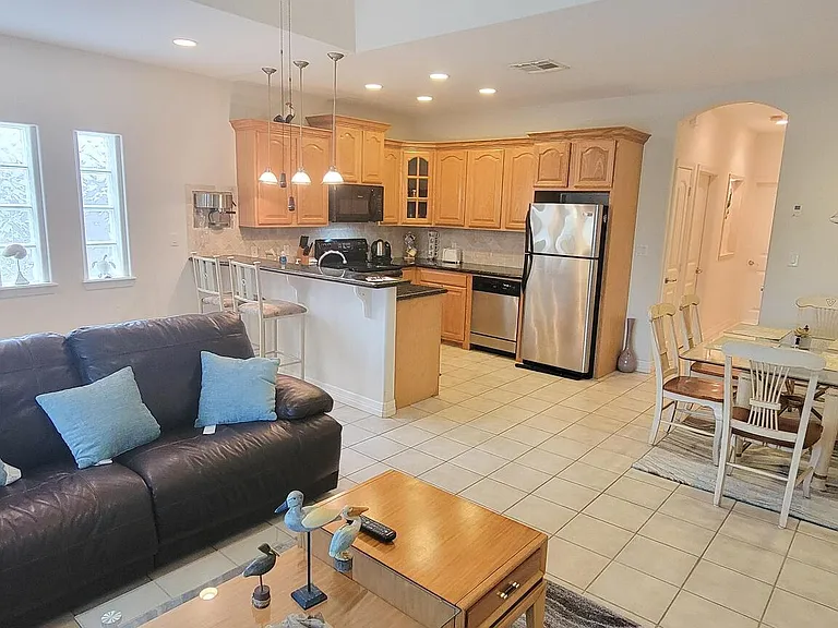 119 E Bahama St #4 — Photo 16