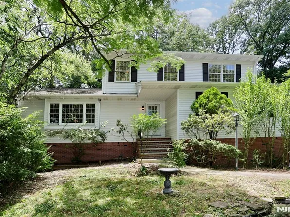 33 Hillside Ave, Riverdale, NJ 07457