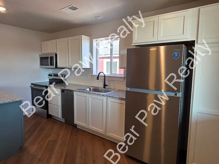 1026 Center Dr — Photo 7