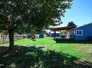 9621 Meadowbrook Rd, Yakima, WA 98903