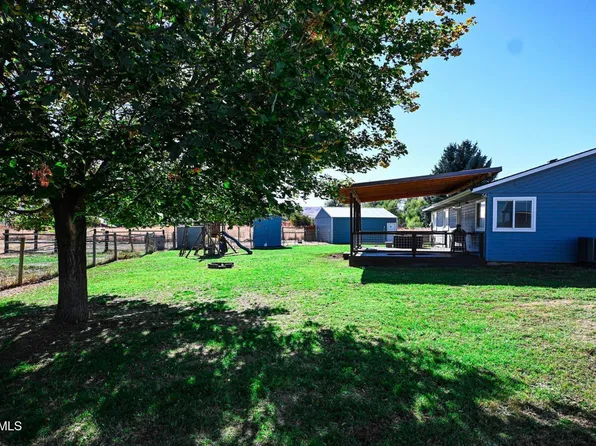 9621 Meadowbrook Rd, Yakima, WA 98903