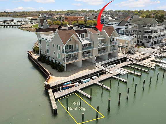 2nd image of 1415 Harbor Ln APT 301