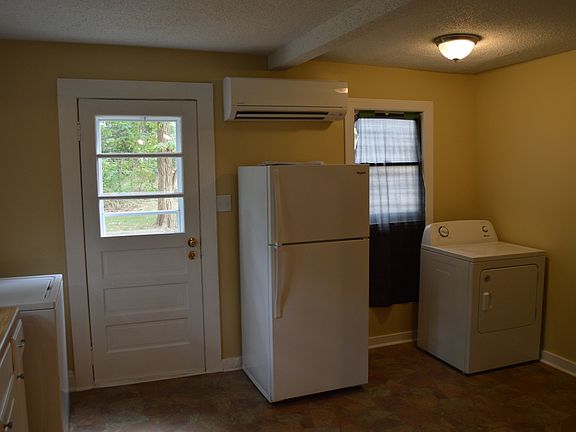 4th image of 819 Charlotte Ave #2