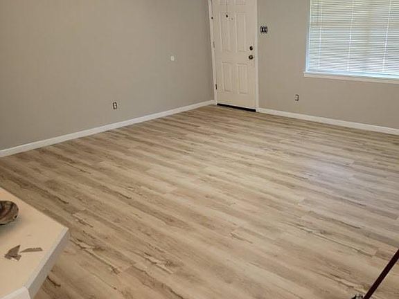 3rd image of 2504 Harrison Ln