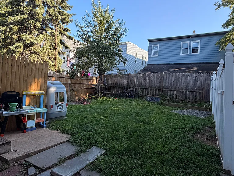 South St — Photo 8