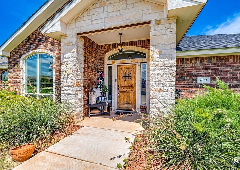 1st image of 4933 Red Oak Ln