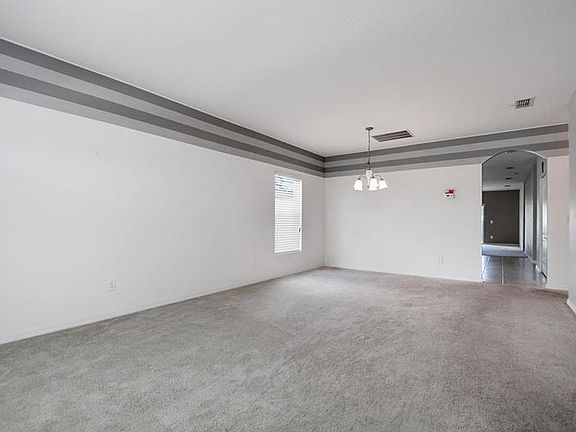 5th image of 3185 Queen Alexandria Dr