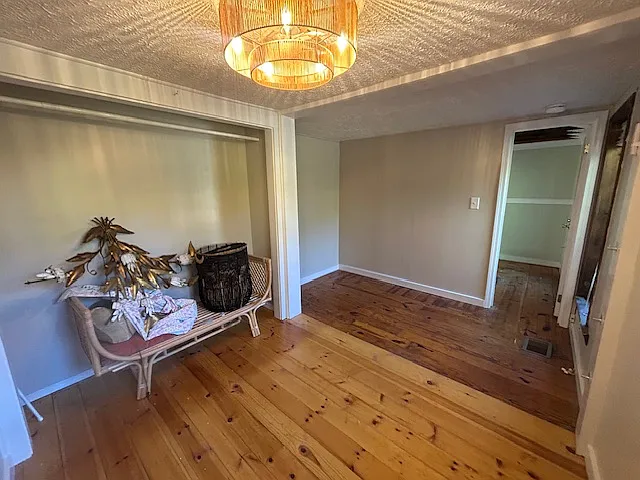 1086 W Hancock Ave — Photo 23