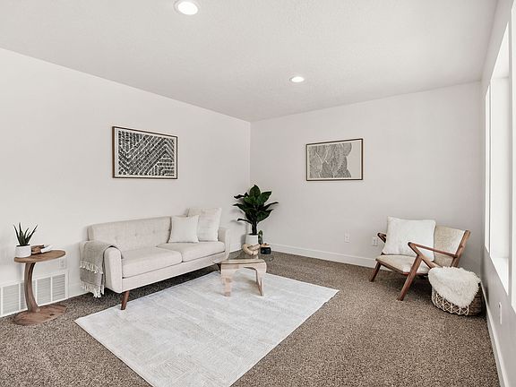 4th image of 1552 E Sumac Dr