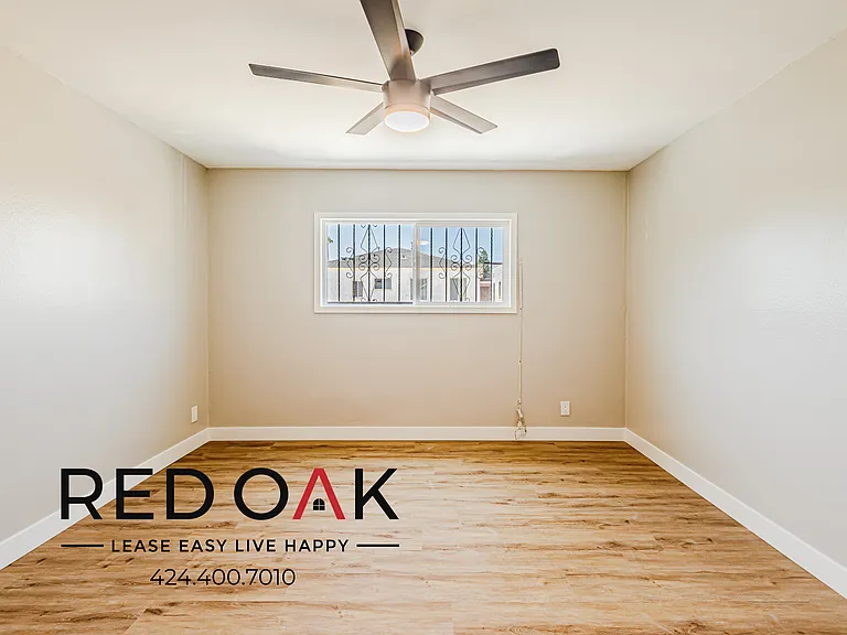 921 W 82nd St #21 — Photo 4