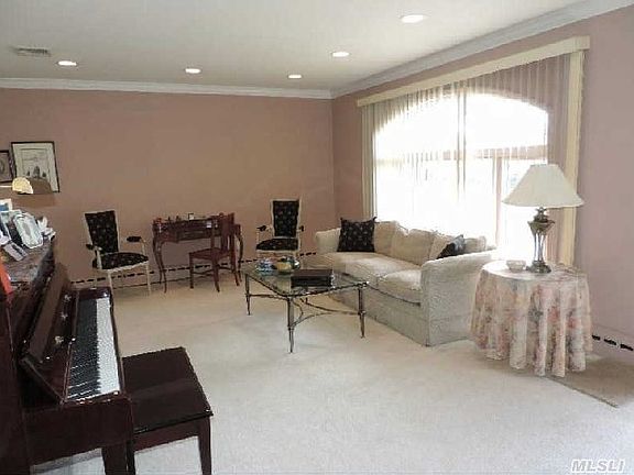 3rd image of 521 Spruce Ln