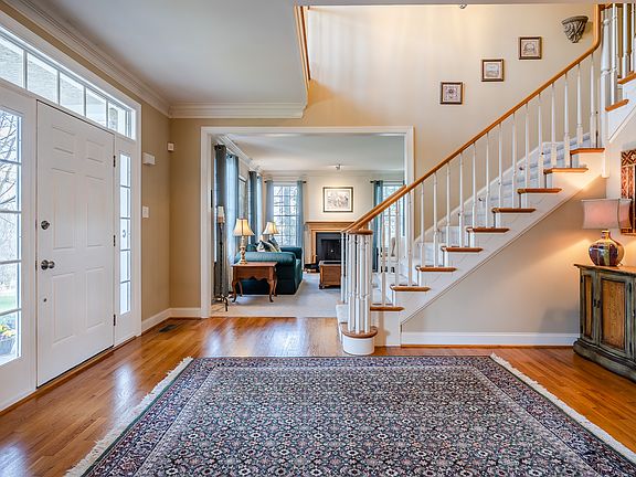 4th image of 14 Stoneybrook Ln