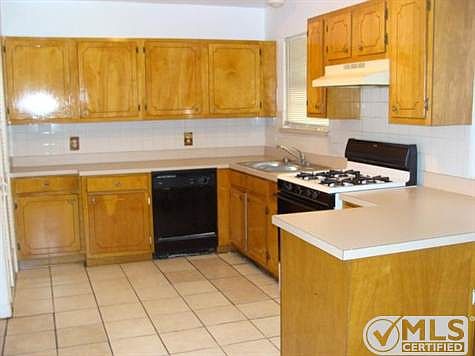 4th image of 714 Leyenda Dr