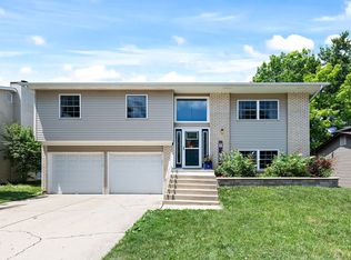 1620 Castaway Ln, Hoffman Estates, IL 60192