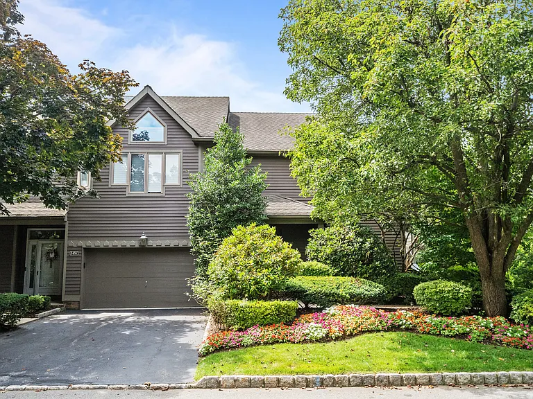22 Pamrapo Ct W — Photo 1