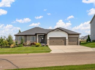3917 Valley Dr, Bismarck, ND 58503