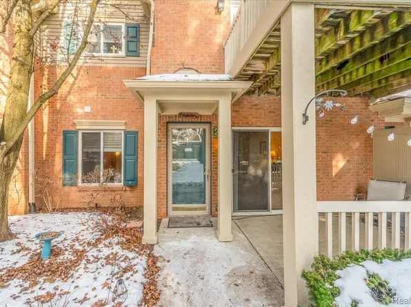 204 Marigold Cir, Westland, MI 48185