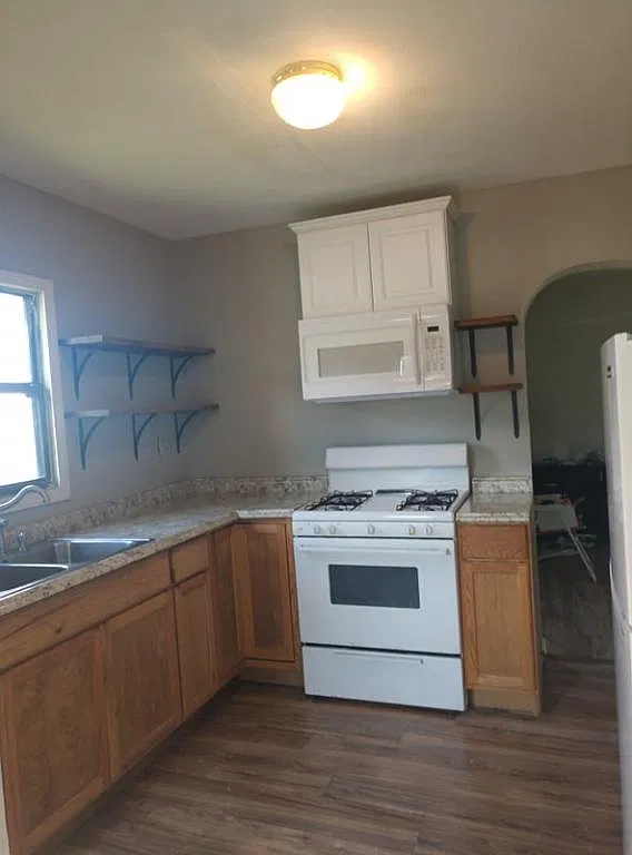 303 McGregor — Photo 2