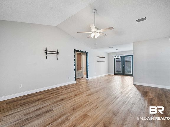 4th image of 304 Cluster St