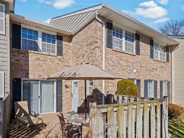 90 Terrace Lane #90, Woodbury, NY 11797