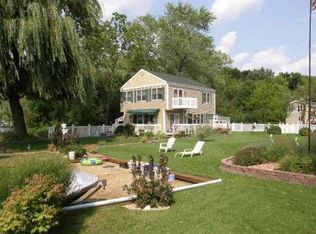 2713 Pueblo Dr, McHenry, IL 60051