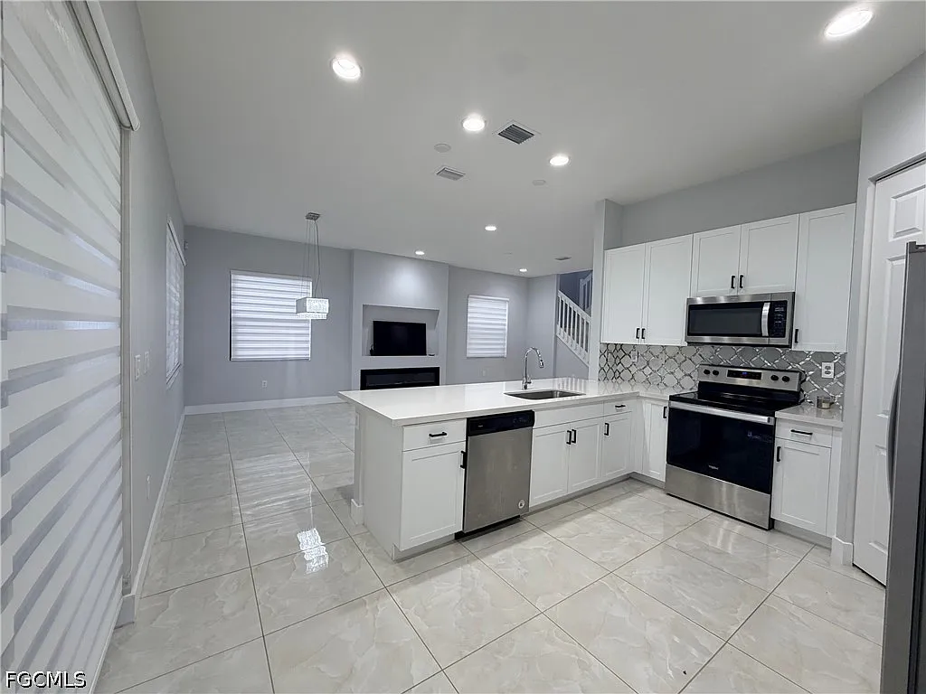 3 bed, 2.5 bath, 1601 sqft, $3,000 — Photo 3