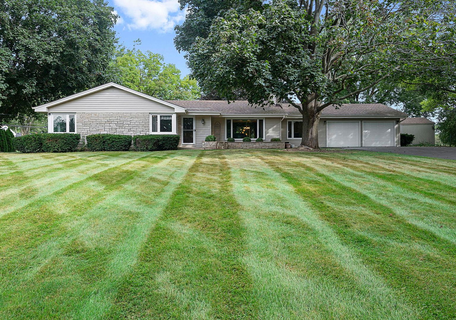11518 Algonquin Rd — Pinecrest Golf & Country Club