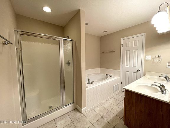3rd image of 336 Silverhawk Way