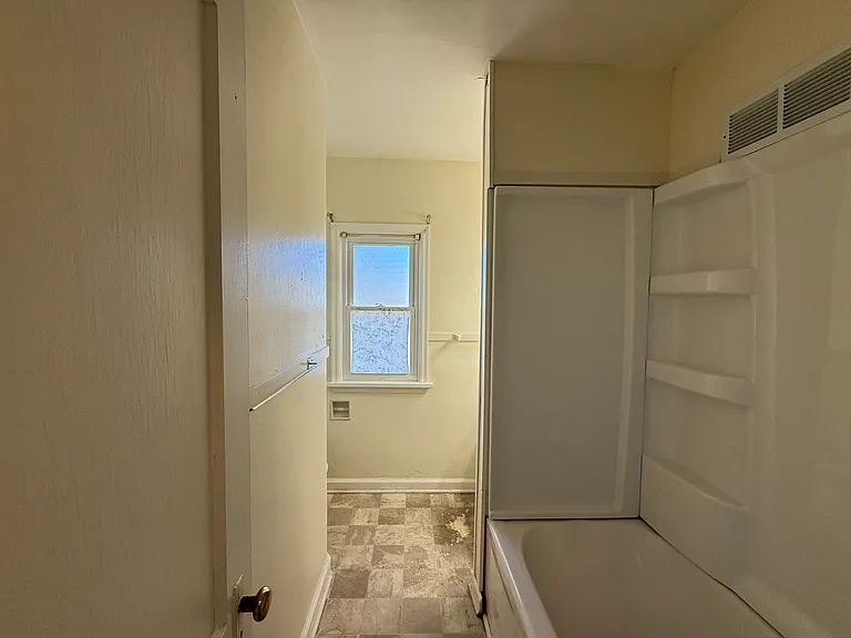 231 W 4th St #2 — Photo 21